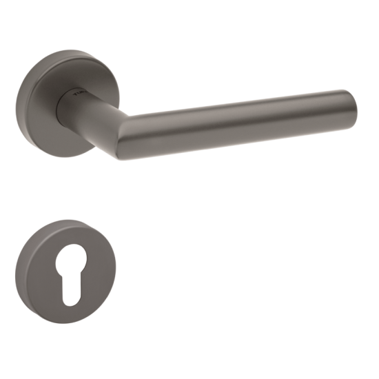 TI - FAVORIT - R 2002 | T - Titan (141)